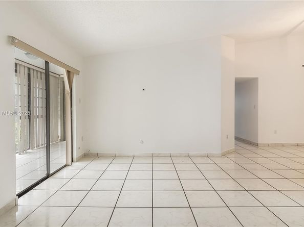 20680 NE 4th Ct 206, Miami FL 33179