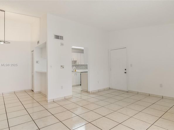 20680 NE 4th Ct 206, Miami FL 33179