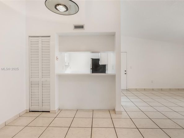 20680 NE 4th Ct 206, Miami FL 33179