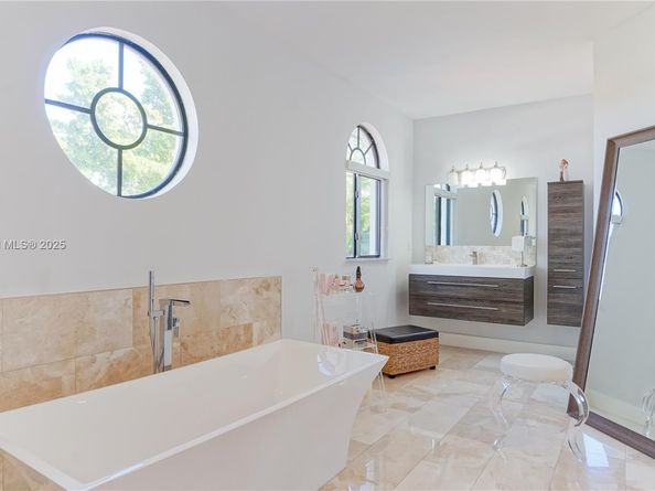 6950 SW 97th Ave, Miami FL 33173