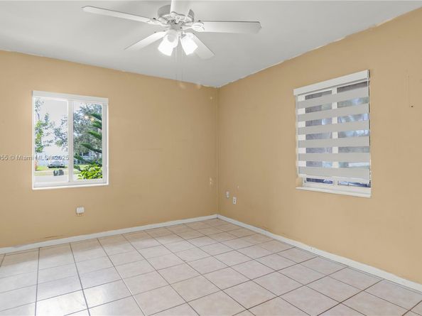10615 SW 200th St, Cutler Bay FL 33157