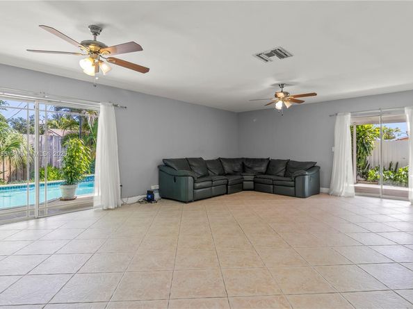 10615 SW 200th St, Cutler Bay FL 33157