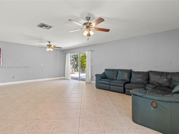 10615 SW 200th St, Cutler Bay FL 33157