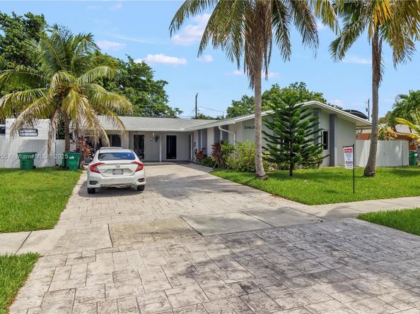 10615 SW 200th St, Cutler Bay FL 33157
