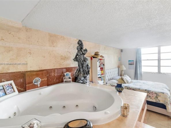 2841 NE 163rd St 803, North Miami Beach FL 33160