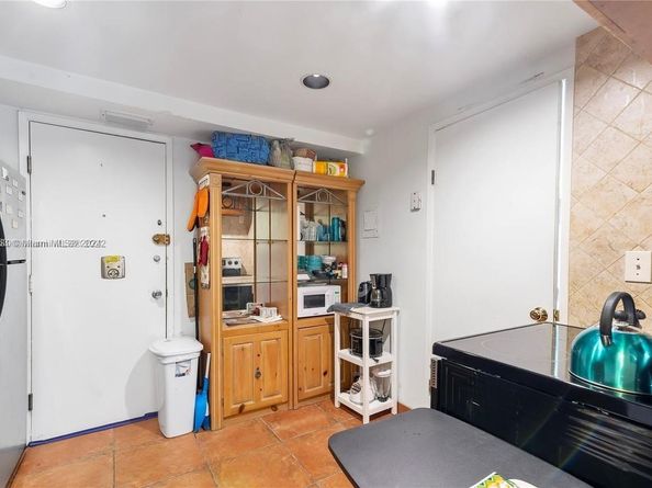 2841 NE 163rd St 803, North Miami Beach FL 33160