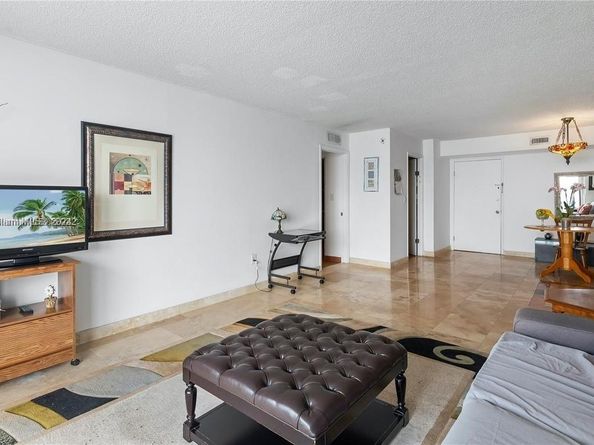 2841 NE 163rd St 803, North Miami Beach FL 33160