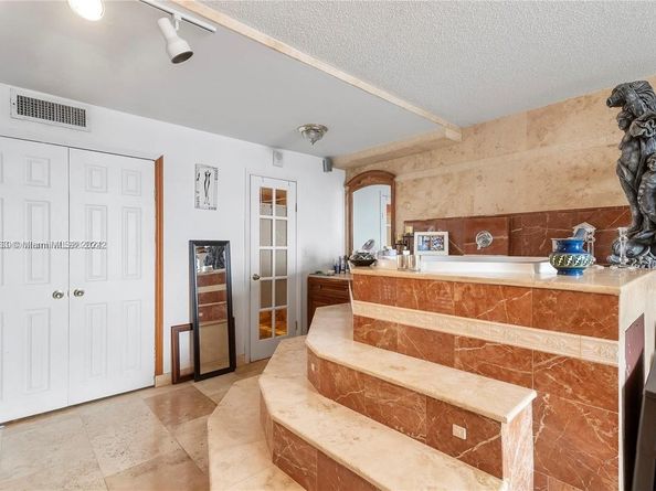 2841 NE 163rd St 803, North Miami Beach FL 33160