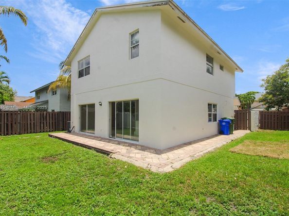 9741 SW 12th St, Pembroke Pines FL 33025