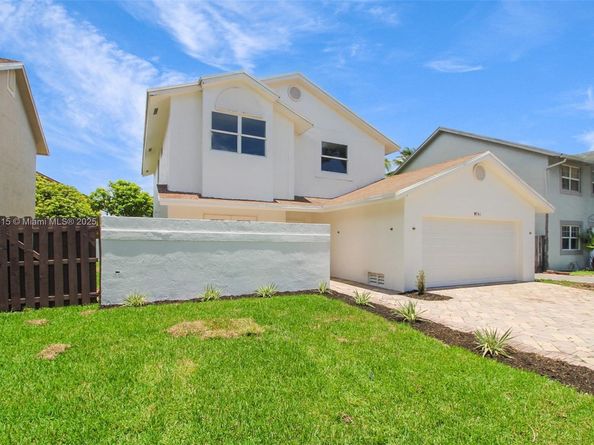9741 SW 12th St, Pembroke Pines FL 33025