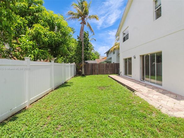 9741 SW 12th St, Pembroke Pines FL 33025