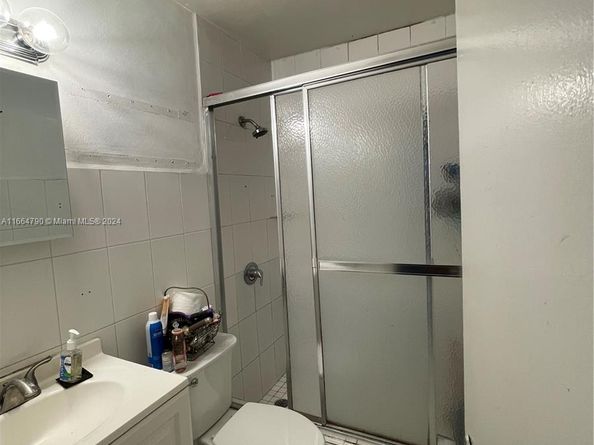 1143 NW 27th St, Miami FL 33127