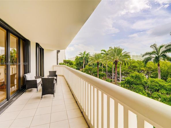 2000 Island Blvd 408, Aventura FL 33160