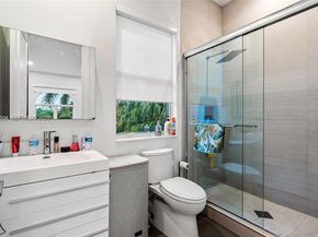1260 Harbor Ct, Hollywood FL 33019
