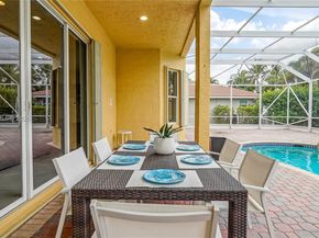 1646 Victoria Pointe Ln, Weston FL 33327