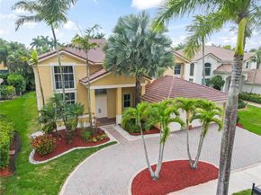 1646 Victoria Pointe Ln, Weston FL 33327