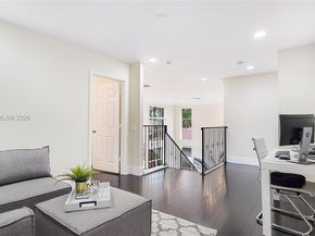1646 Victoria Pointe Ln, Weston FL 33327