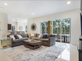 1646 Victoria Pointe Ln, Weston FL 33327