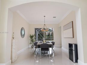 1646 Victoria Pointe Ln, Weston FL 33327