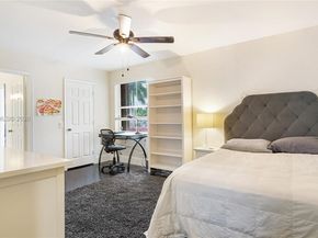 1646 Victoria Pointe Ln, Weston FL 33327