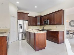 1646 Victoria Pointe Ln, Weston FL 33327