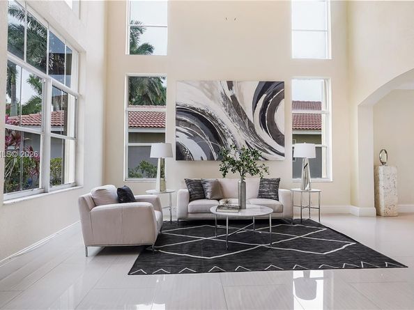 1646 Victoria Pointe Ln, Weston FL 33327