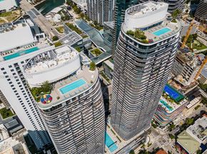 55 SW 9th St 1109, Miami FL 33130