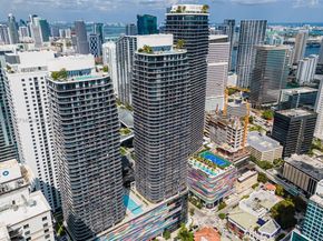 55 SW 9th St 1109, Miami FL 33130