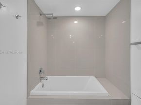 55 SW 9th St 1109, Miami FL 33130