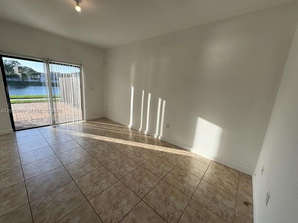 648 SE 32nd Ave 648, Homestead FL 33033