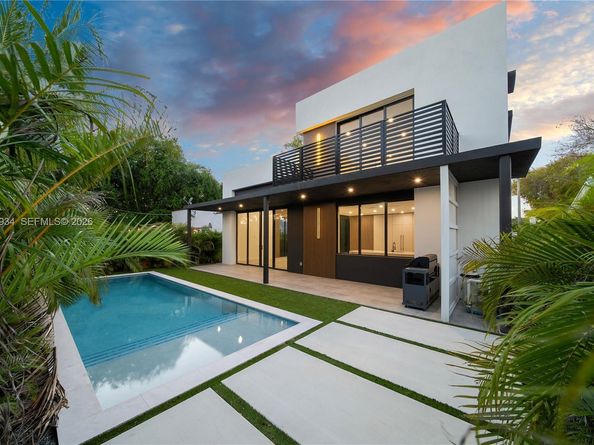 536 NW 48th ST, Miami FL 33127