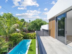 536 NW 48th ST, Miami FL 33127