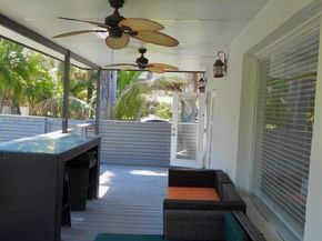 715 Hollywood Blvd, Hollywood FL 33019
