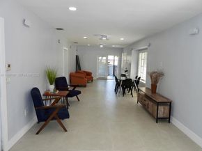 715 Hollywood Blvd, Hollywood FL 33019
