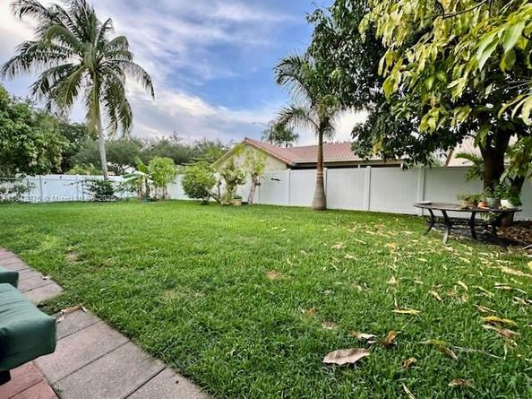 16295 NW 9th Dr, Pembroke Pines FL 33028