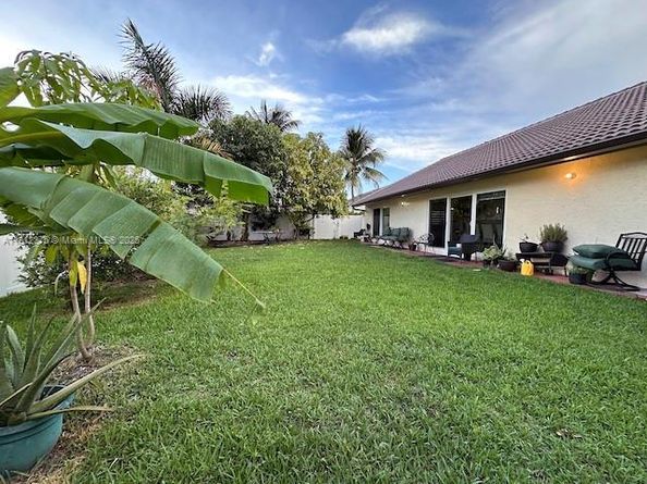 16295 NW 9th Dr, Pembroke Pines FL 33028
