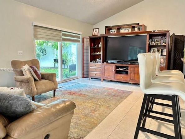 16295 NW 9th Dr, Pembroke Pines FL 33028