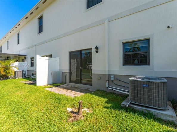 617 SW 11th St, Florida City FL 33034