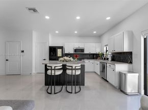 617 SW 11th St, Florida City FL 33034