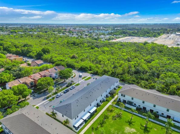 617 SW 11th St, Florida City FL 33034