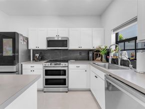 617 SW 11th St, Florida City FL 33034