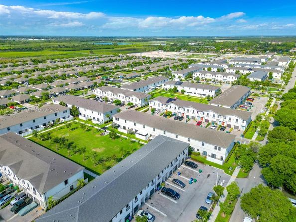 617 SW 11th St, Florida City FL 33034