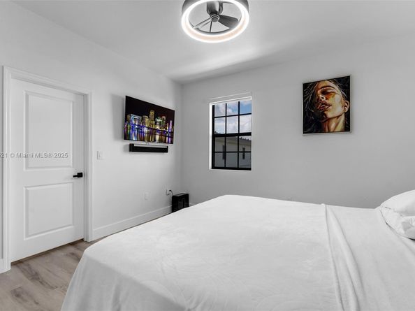 617 SW 11th St, Florida City FL 33034