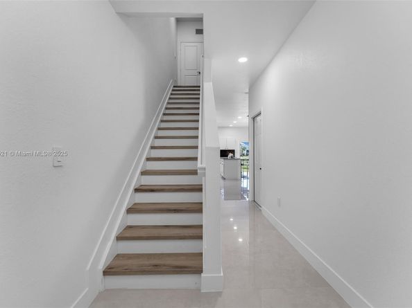 617 SW 11th St, Florida City FL 33034