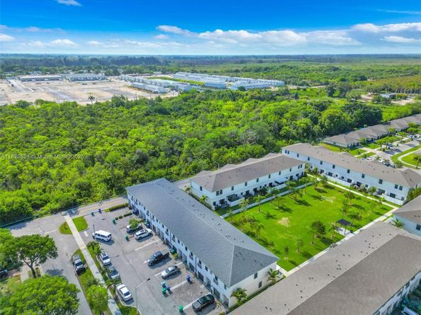 617 SW 11th St, Florida City FL 33034