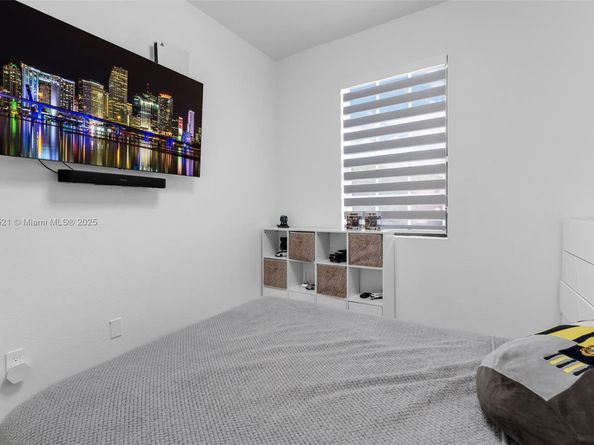 617 SW 11th St, Florida City FL 33034