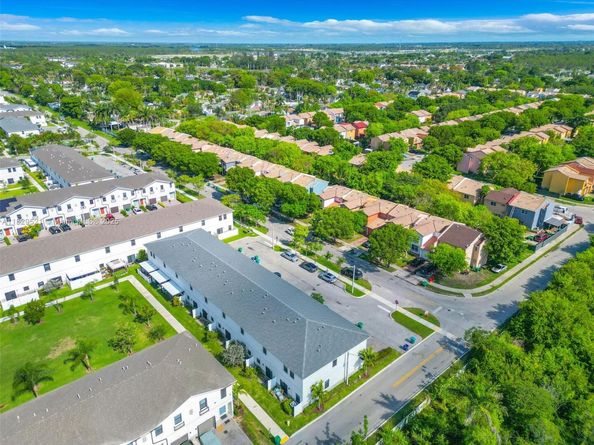 617 SW 11th St, Florida City FL 33034