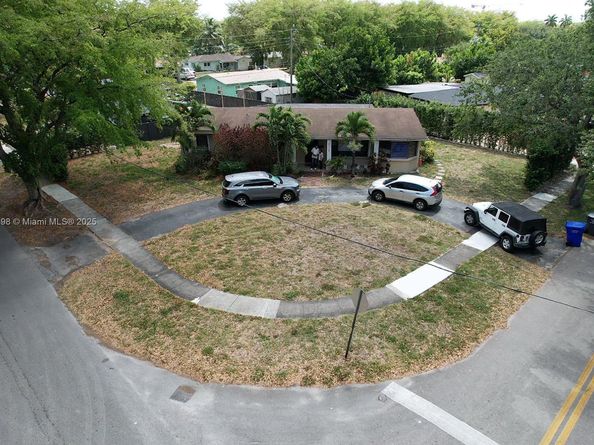 5718 Monroe St, Hollywood FL 33023
