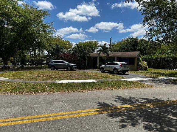 5718 Monroe St, Hollywood FL 33023