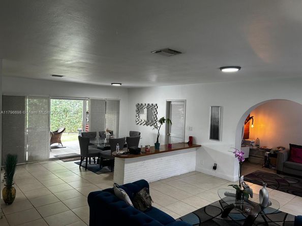 5718 Monroe St, Hollywood FL 33023